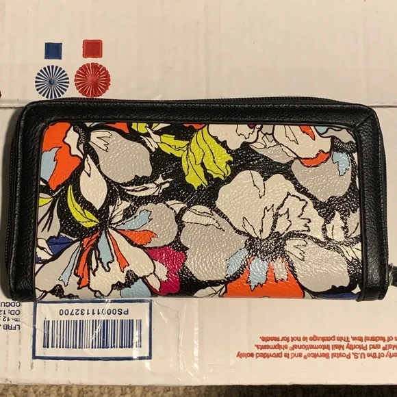 Nine West Floral Wallet (EUC) - Picture 2 of 7